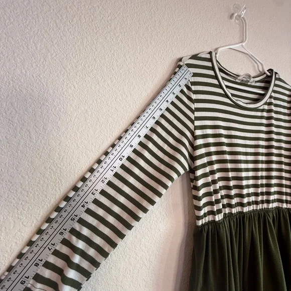 Chic Forest Stripes & Olive Sway – Vidarton XL Midi Dress w/ Pockets 🌿Preloved - Picture 6 of 12